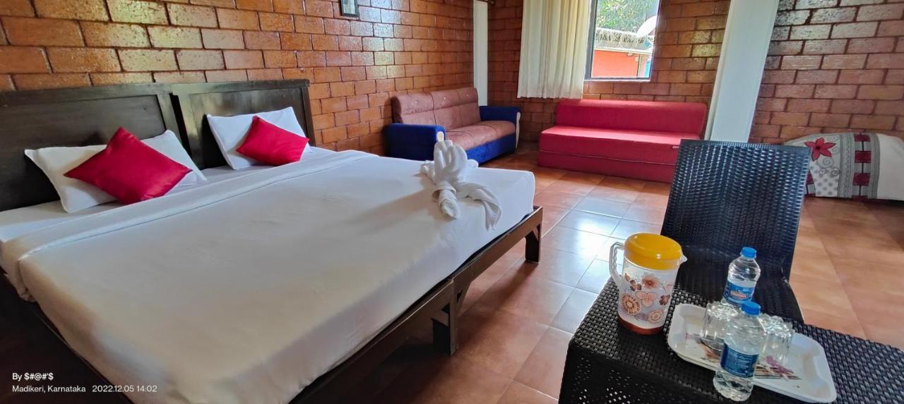 Pool Side Villa'S Of Coorg Madikeri Eksteriør billede